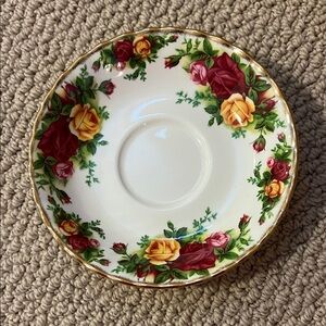 NWOT Royal Albert Old Country Roses tea saucer